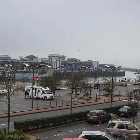 Au Quai 34 *